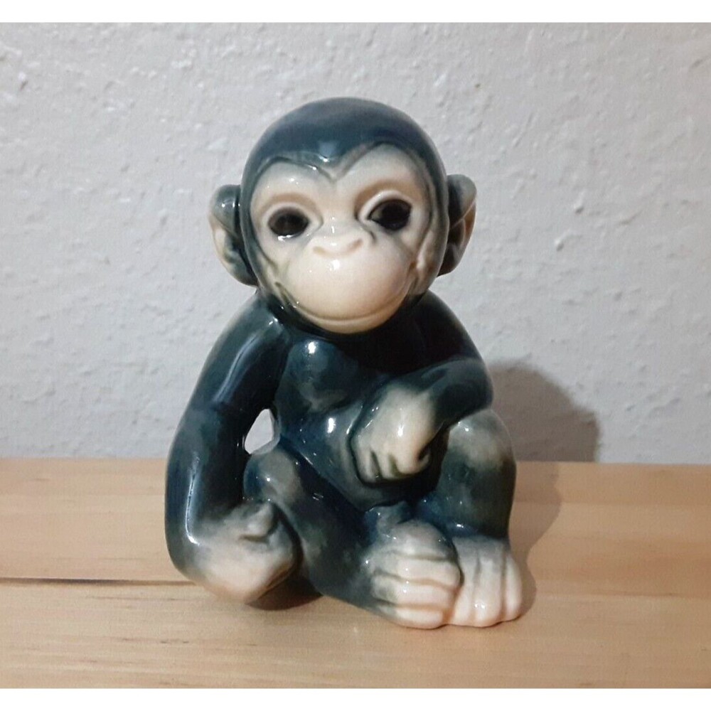 RARE VTG GOEBEL SITTING BABY CHIMPANZEE MONKEY FIGURINE # 555 GERMANY